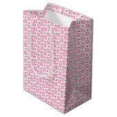Roze en Witte Gingham Patroon Kersen Gift Bag Medium Cadeauzakje (Achterkant Gekanteld)