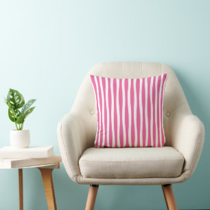 Roze en witte golvende streep kussen
