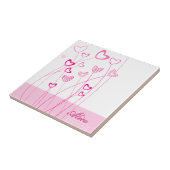 Roze en witte harige bloementuin met een tegeltje (Zijkant)