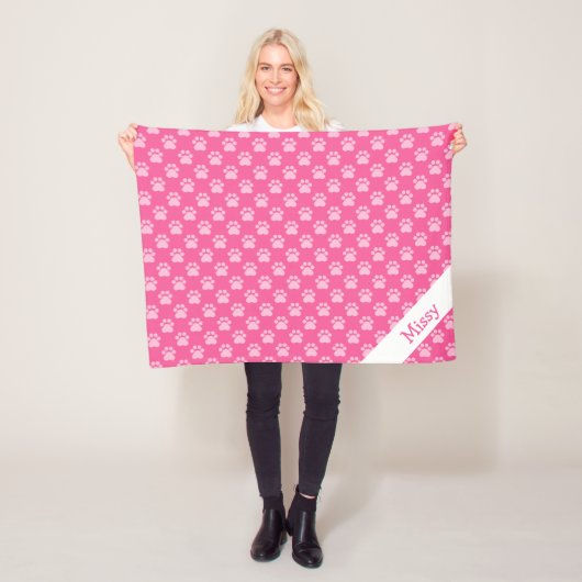 Roze en witte kat poten met aangepaste naam fleece deken (In situ)