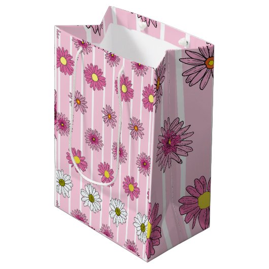Roze en witte madeliefjes Wildflower Whimsy Medium Cadeauzakje (Voorkant Gekanteld)