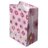 Roze en witte madeliefjes Wildflower Whimsy Medium Cadeauzakje (Achterkant Gekanteld)