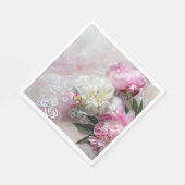 Roze en witte pioenen op kant servet (Hoek)