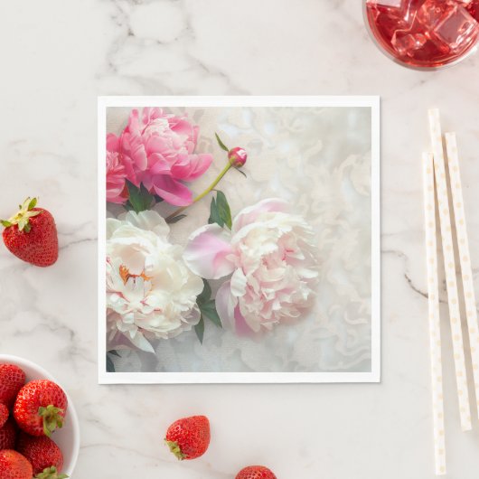 Roze en witte pioenrozen met kanten achtergrond servet (Insitu)
