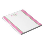 Roze en witte poka dot met groen monogram notitieblok (Schuin)