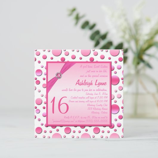 Roze en witte poka Dot Sweet Sixteen Uitnodiging (Staand voorkant)