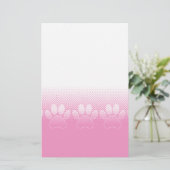 Roze en witte poten met krantenpapier achtergrond briefpapier (Staand voorkant)