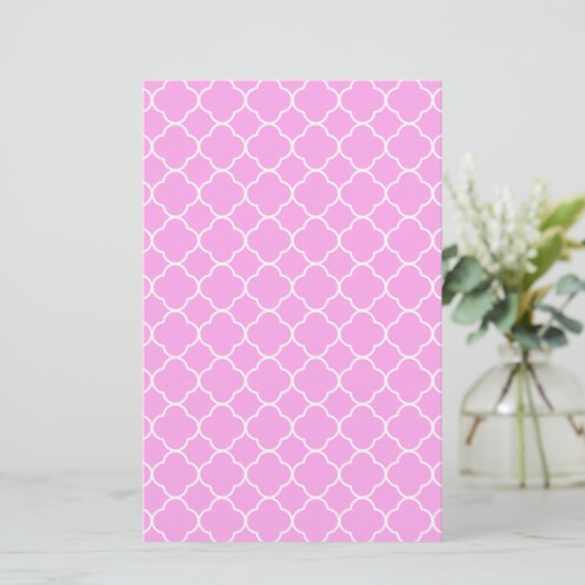 Roze en witte quatrefoliepatroon briefpapier (Staand voorkant)