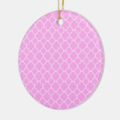 Roze en witte quatrefoliepatroon keramisch ornament (Links)