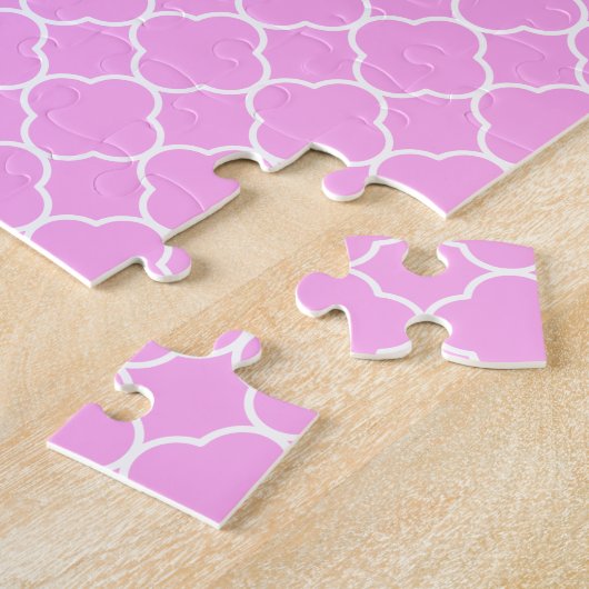 Roze en witte quatrefoliepatroon legpuzzel (Zijkant)