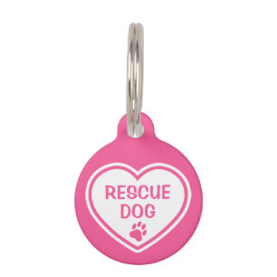 Roze en witte reddingshondhart met aangepaste info huisdierpenning