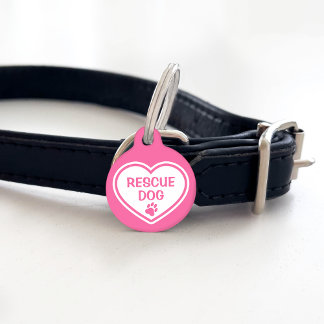 Roze en witte reddingshondhart met aangepaste info huisdierpenning
