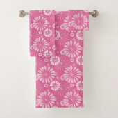 Roze en Witte Retro Bloemenprint Bad Handdoek (Insitu)