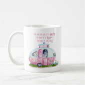 Roze en Witte Retro Camper met Citaat Koffiemok (Links)