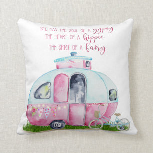 Roze en Witte Retro  Camper met Citaat Kussen