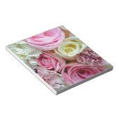 Roze en witte rozen florale bouquet notitieblok (Schuin)