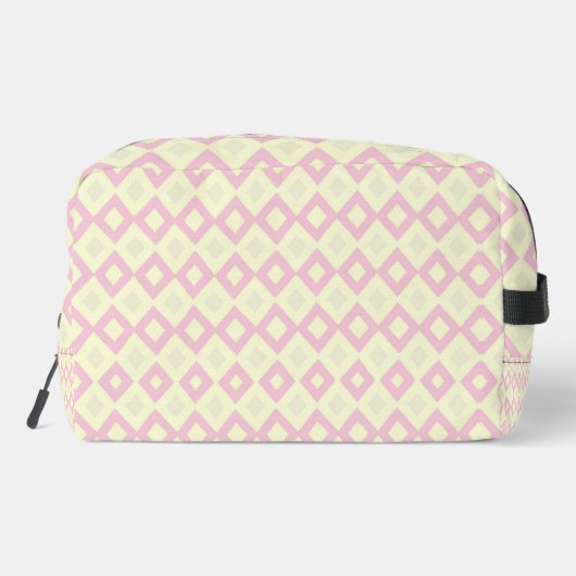 Roze en witte ruitvormen op toilettasje (Achterkant)