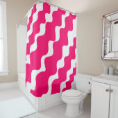 Roze en witte schuine golven patroon douchegordijn (In situ)