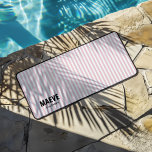 Roze en witte streep gepersonaliseerde moderne ele bureaumat<br><div class="desc">Moderne minimale typografie meisjesroze en witte streep elegante eenvoudige unieke gepersonaliseerde ontwerp van de kado mat.</div>