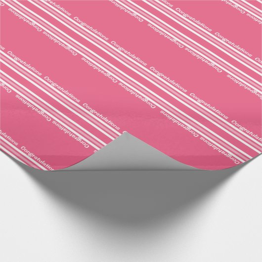 Roze en witte strepen gefeliciteerd cadeaupapier (Hoek)