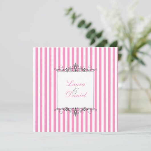 Roze en Witte Stripe met Silver Scroll nodigt uit Kaart (Staand voorkant)