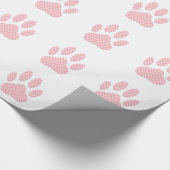Roze en witte Tartan Dog Paw Print Cadeaupapier (Hoek)