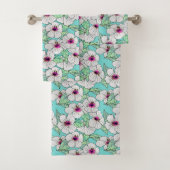 Roze en witte Tropische Hibiscus Floral Patroon Bad Handdoek (Insitu)