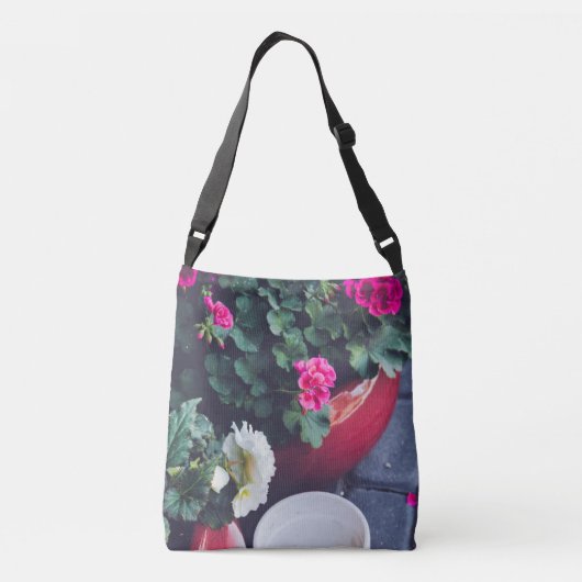 Roze en witte tuin geranium bloemen crossbody tas (Achterkant)