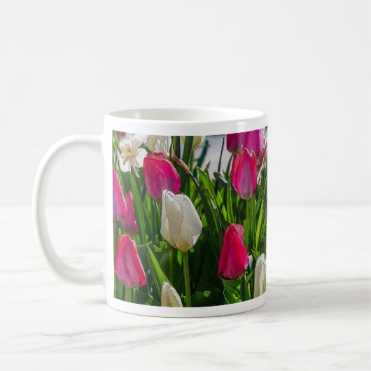 Roze en witte tulpen Painterly Coffee Mok (Links)