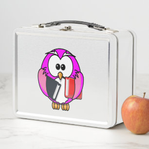 Roze en witte uil die enkele schoolboeken vasthoud