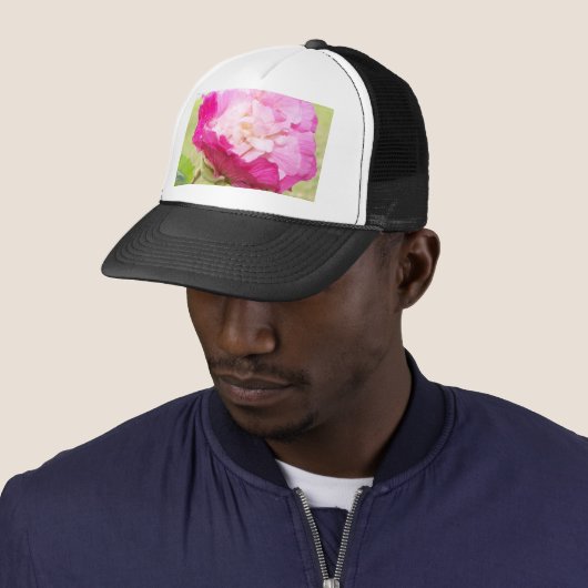 roze en witte verwisselbare hibiscus bloom trucker pet (In situ)
