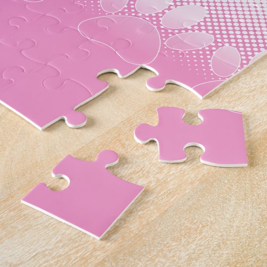 Roze en witte vlekken met achtergrond van krantenp legpuzzel (Zijkant)