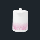 Roze en witte vlekken met achtergrond van krantenp theepot<br><div class="desc">Roze en witte hondenpootafdrukken op een krantenpapier,  een verloop,  een achtergrond. Oorspronkelijk ontwerp.</div>
