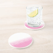 Roze en witte vlekken met achtergrond van krantenp zandsteen onderzetter (Zijkant)