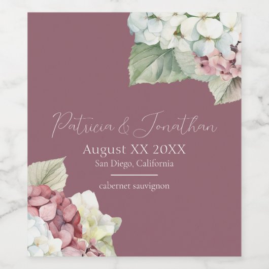 Roze en witte waterverfhydrangeabloemen op blozend wijn etiket (Enkel label)