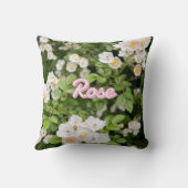 Roze en witte wilde Rozen op groene aangepaste naa Kussen (Achterkant)