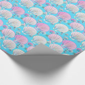 Roze en witte zeeschelpen op turquoise cadeaupapier (Hoek)