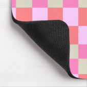 Roze en zandbeige retro dambordpatroon muismat (Hoek)