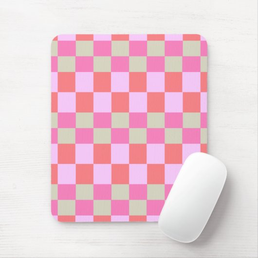 Roze en zandbeige retro dambordpatroon muismat (Met muis)