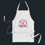 Roze en zwart 50 en Fabulous 50th Birthday Standaard Schort<br><div class="desc">Ken je een speciale vrouw die haar vijftigste verjaardag viert en je hebt iets nodig dat zo uniek is als zij? Ze zal van dit leuke en kleurrijke roze en zwart 50 en geweldig schort houden.</div>