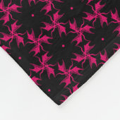Roze en zwarte bloem cluster fleece deken (Hoek)