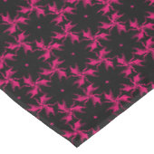 Roze en zwarte bloem cluster tafelkleed (Gekanteld)
