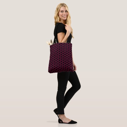 Roze en zwarte bloem cluster tote bag (Op model)