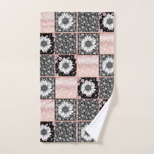 Roze en Zwarte Bloemen Patchwork Patroon Bad Handdoek (Handdoek)