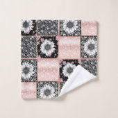 Roze en Zwarte Bloemen Patchwork Patroon Bad Handdoek (Wasdoekje)