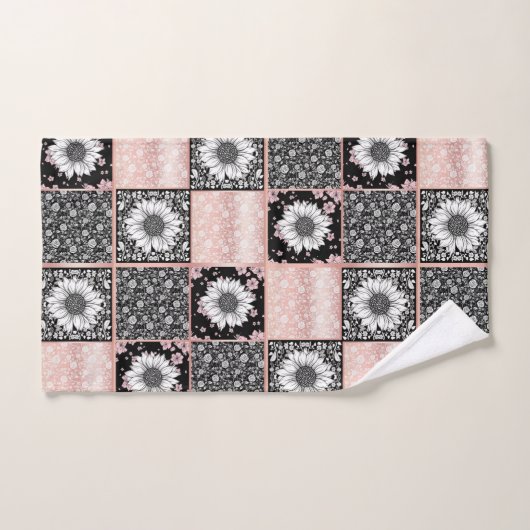 Roze en Zwarte Bloemen Patchwork Patroon Bad Handdoek (Handdoek)