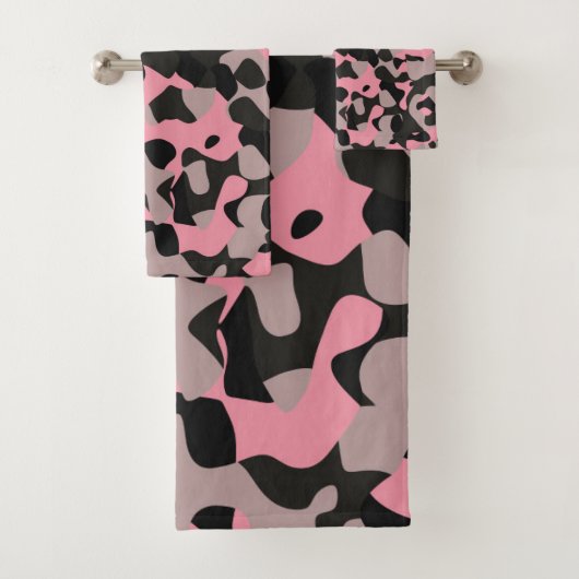 Roze en zwarte Camo Bad Handdoek (Insitu)