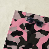 Roze en zwarte Camo Strandlaken (In situ)