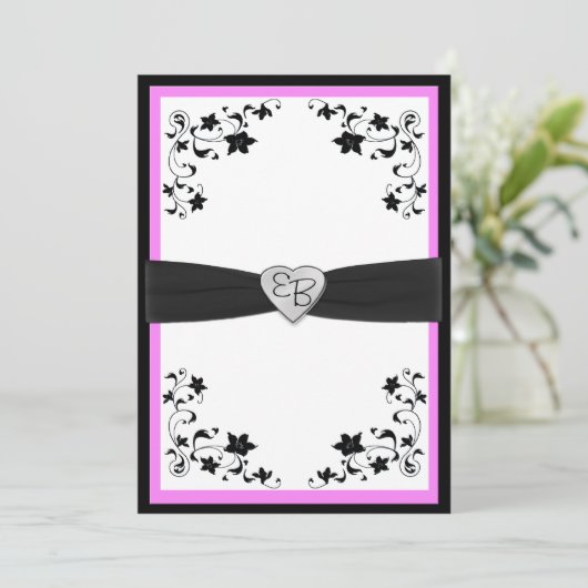 Roze en Zwarte Floral Monogram Uitnodiging (Staand voorkant)