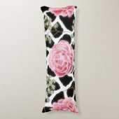 Roze en zwarte Giraffe en bloemen Lichaamskussen (Voorkant Verticaal)